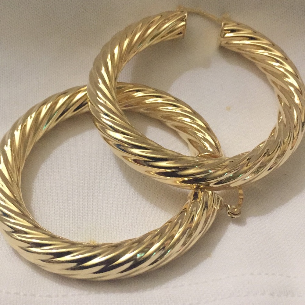 Nice 14 karat round big earrings